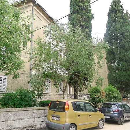 Apartment RaaeIae Lägenhet *