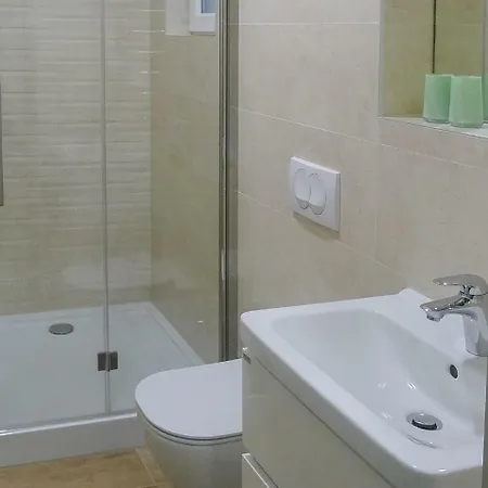 Apartment RaaeIae アパート *